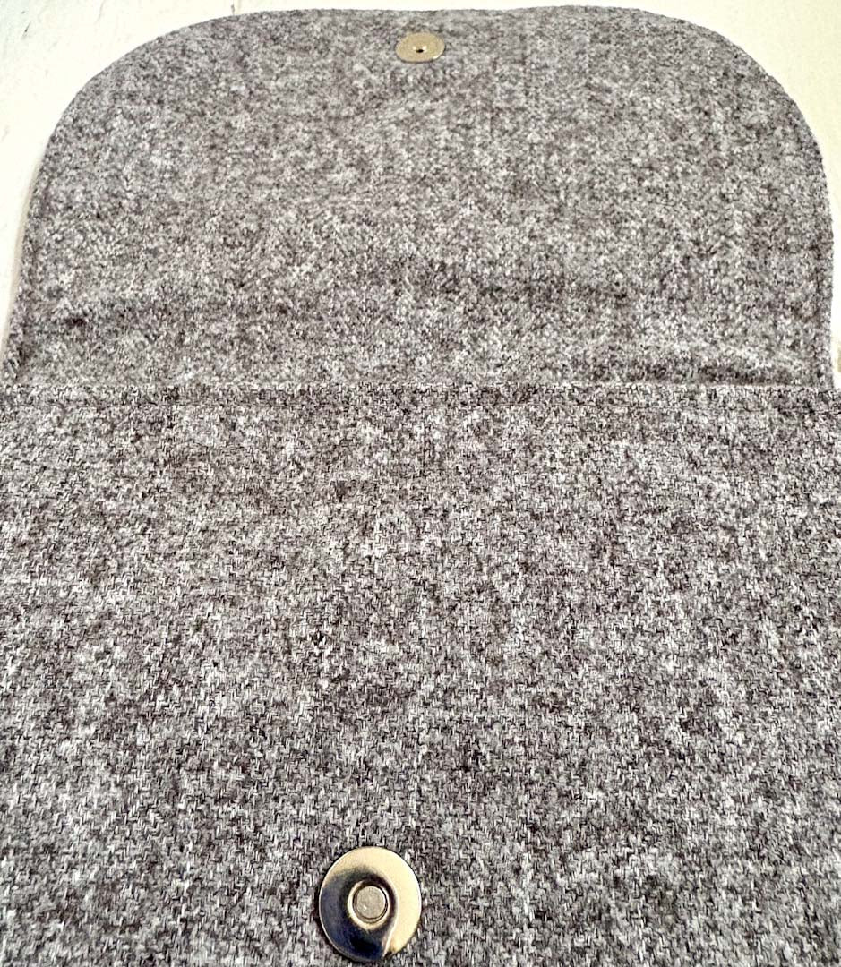 Grey Mixed Fibre Lined Crescent Handbag Clasp - Amanda Scott_Just Makers