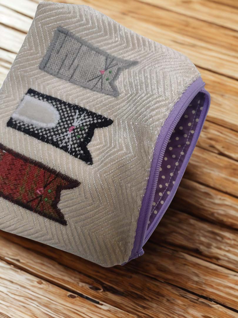 Happy Cats Make Up Bag Open Made by Marianne_Just Makers