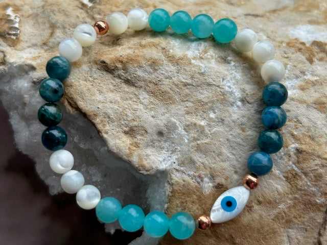 Ampronite, Apatite and Pearl Women&