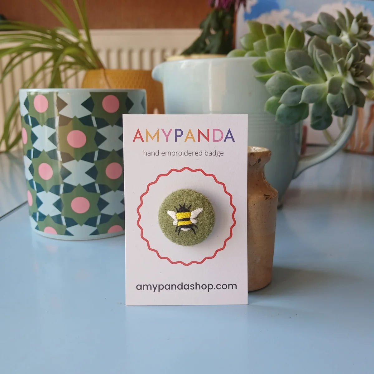 Hand Embroidered Bee Badge - AmyPanda_Just Makers
