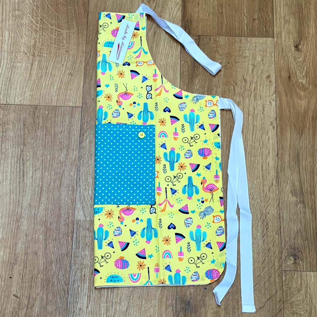 Colorful apron with patterns on a wooden surface_Made by Marianne_Just Makers